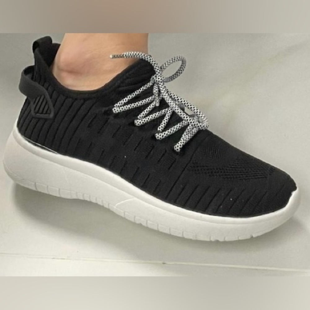 Blondo Kamie Waterproof Black Knit Sneakers